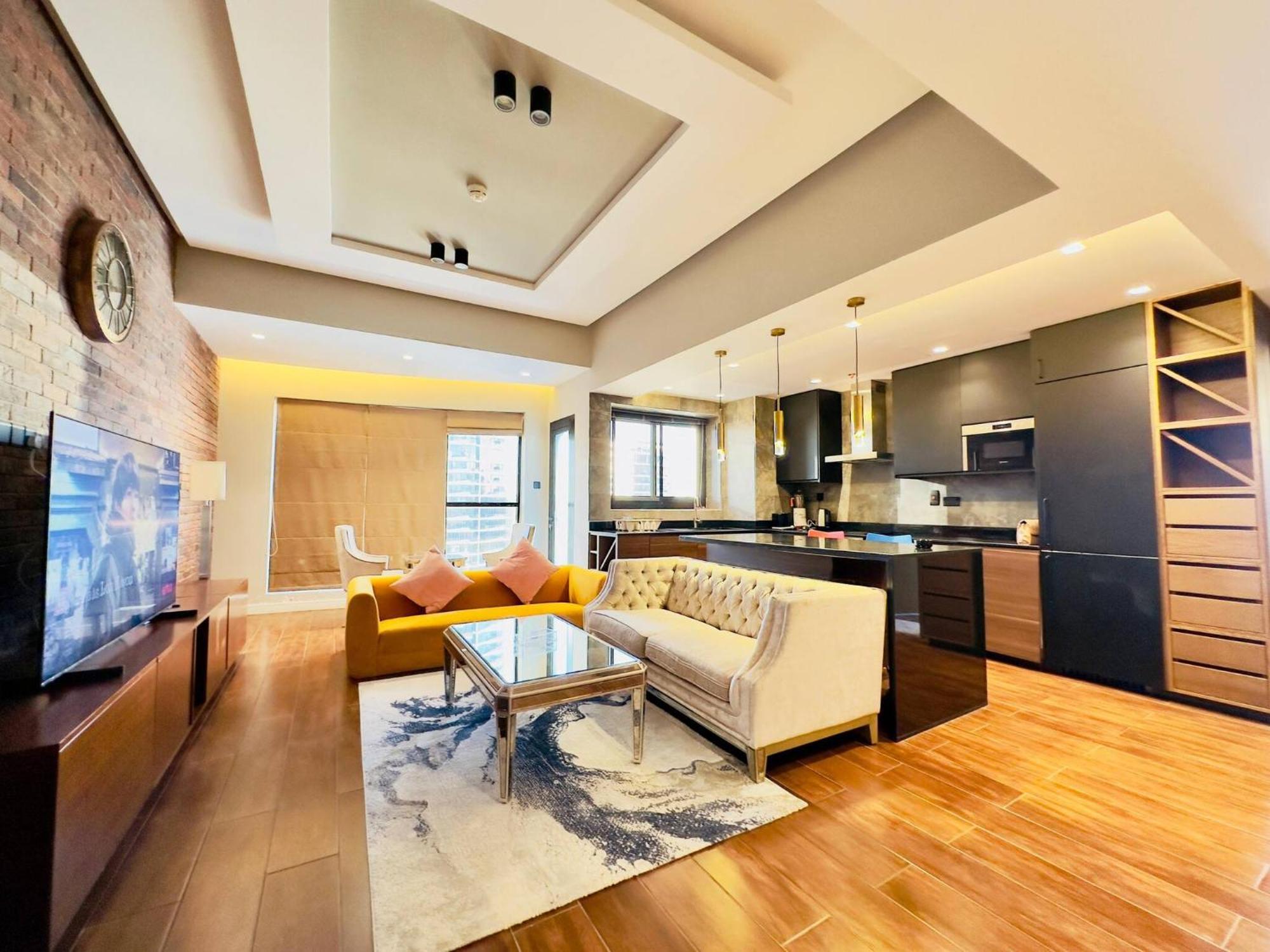 Sea Front Living, Upgraded 2br Apartment, Escan Tower, Marina *