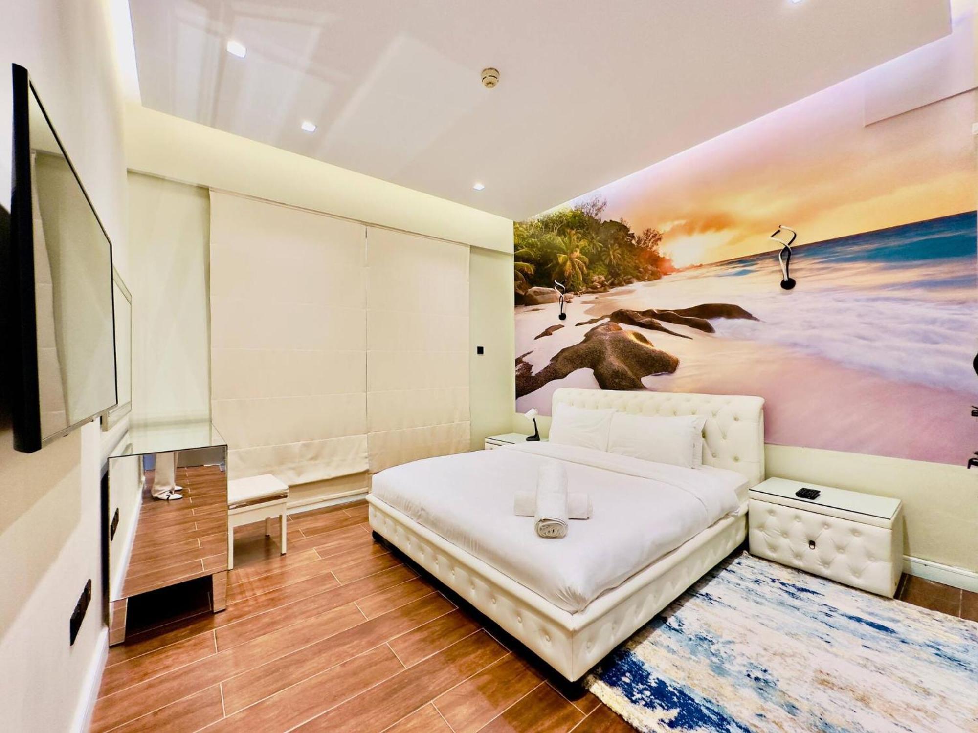 Sea Front Living, Upgraded 2br Apartment, Escan Tower, Marina Apartment *