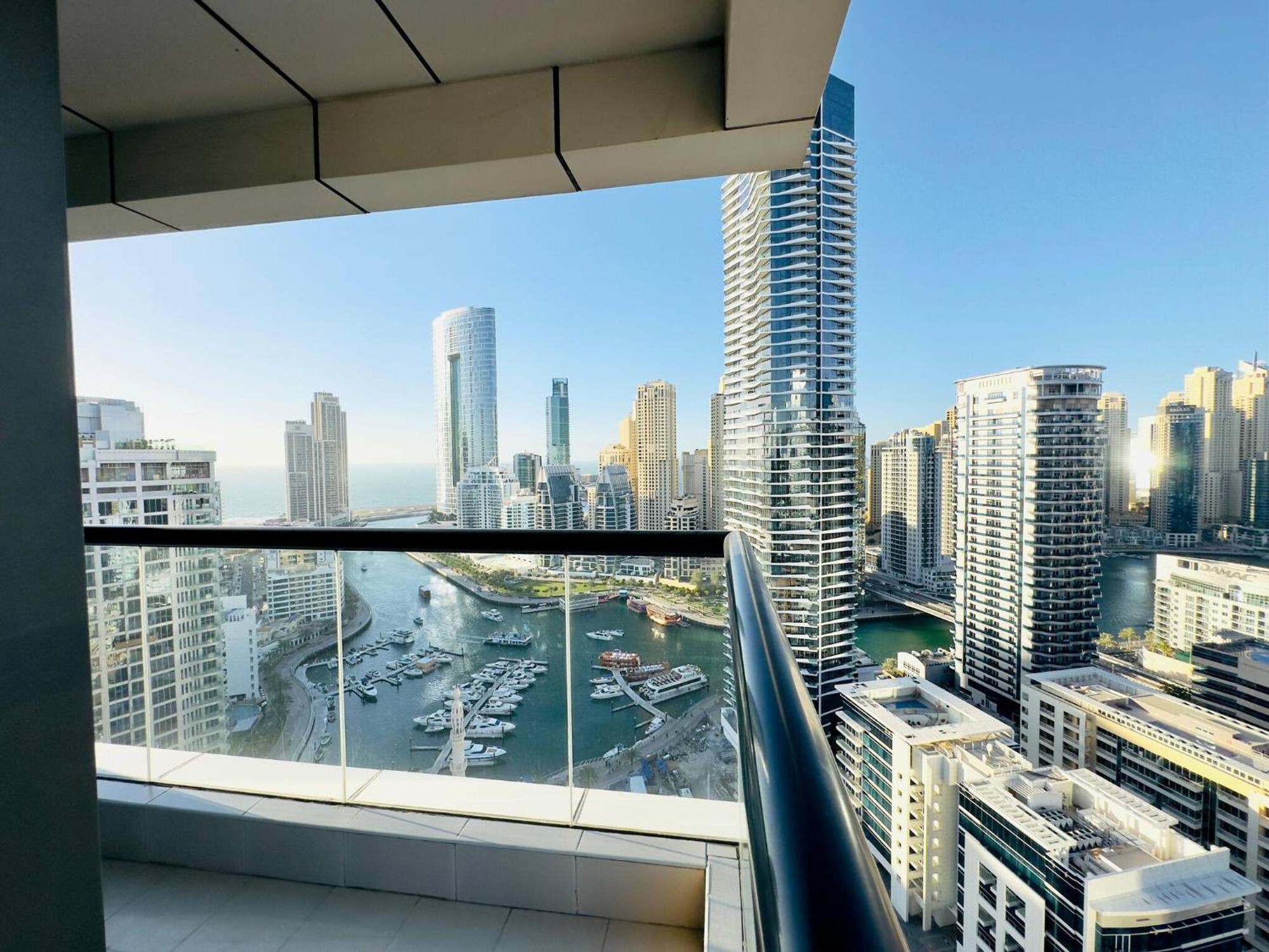 Sea Front Living, Upgraded 2br Apartment, Escan Tower, Marina