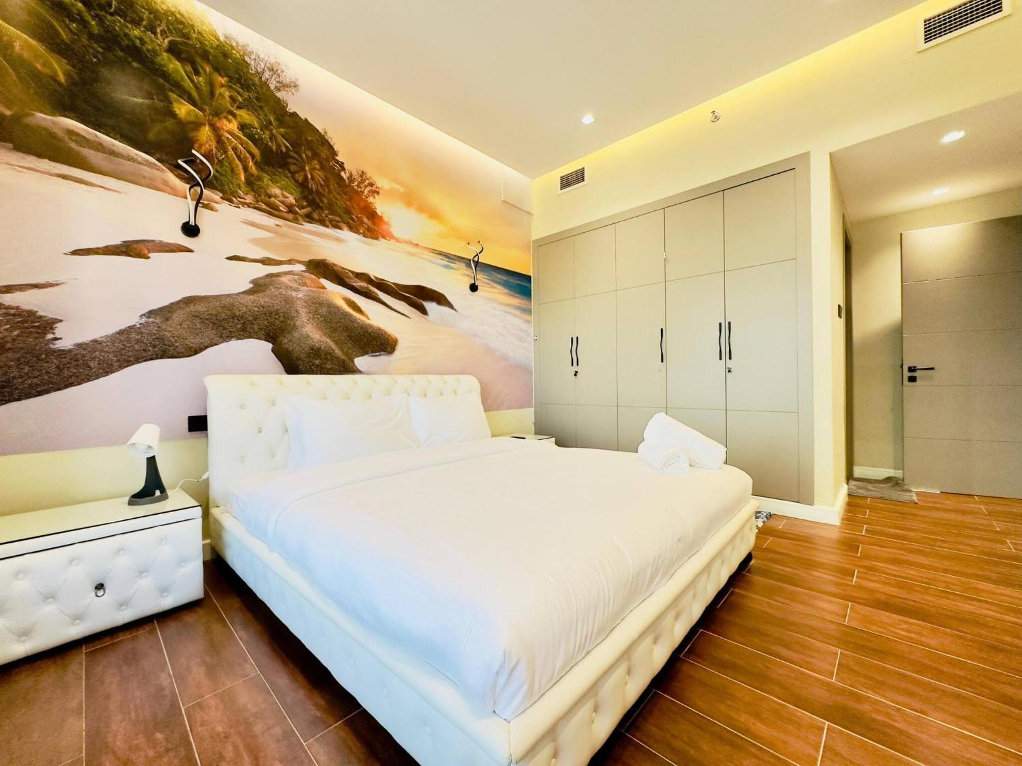 Apartment Sea Front Living, Upgraded 2br Apartment, Escan Tower, Marina *
