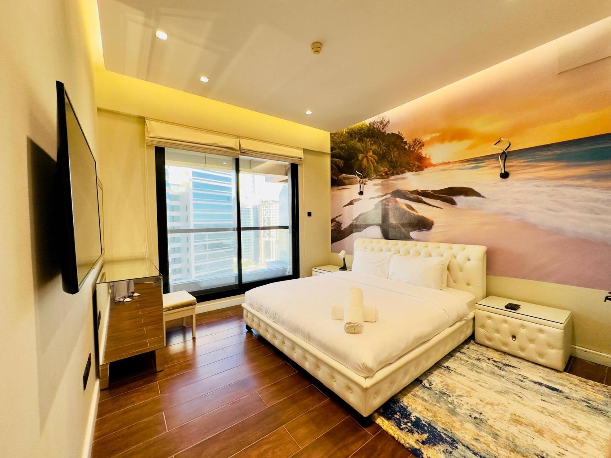 Sea Front Living, Upgraded 2br Apartment, Escan Tower, Marina Dubai